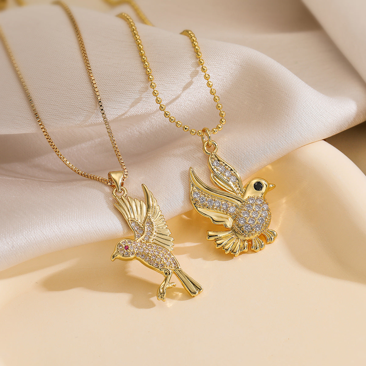 Minimalist Bird-Shaped Pendant Necklace for Women Made of Brass with 18K Gold Plating and Zircon Inlay