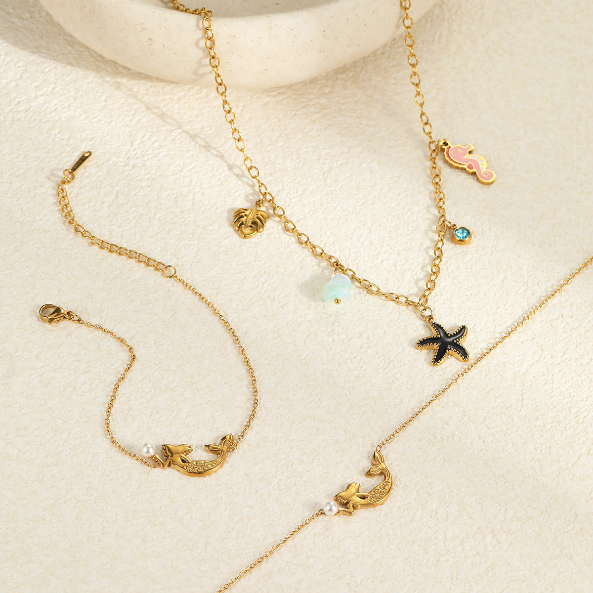 Collana in Acciaio Inossidabile con Design a Sirena, Placcata Oro 18K, Design Geometrico, Catena per Clavicole Ipoallergenica per Donne