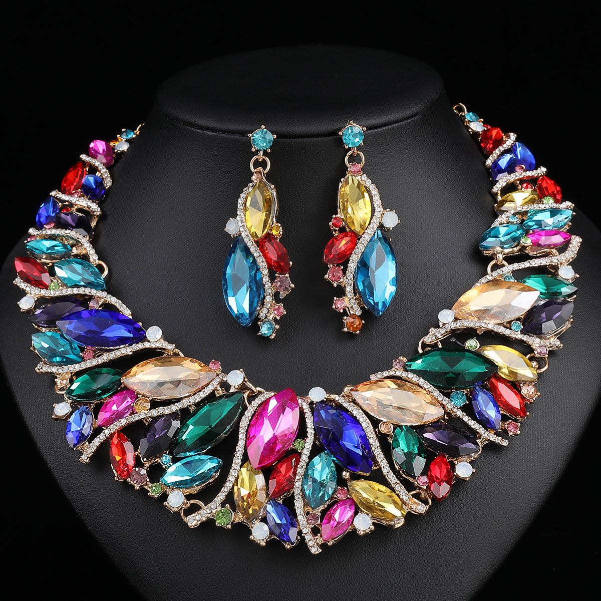 Exaggerated Geometric Style Alloy Necklace and Earrings Set with Rhinestone Inlay and Gold Plating for Wedding Formal Events