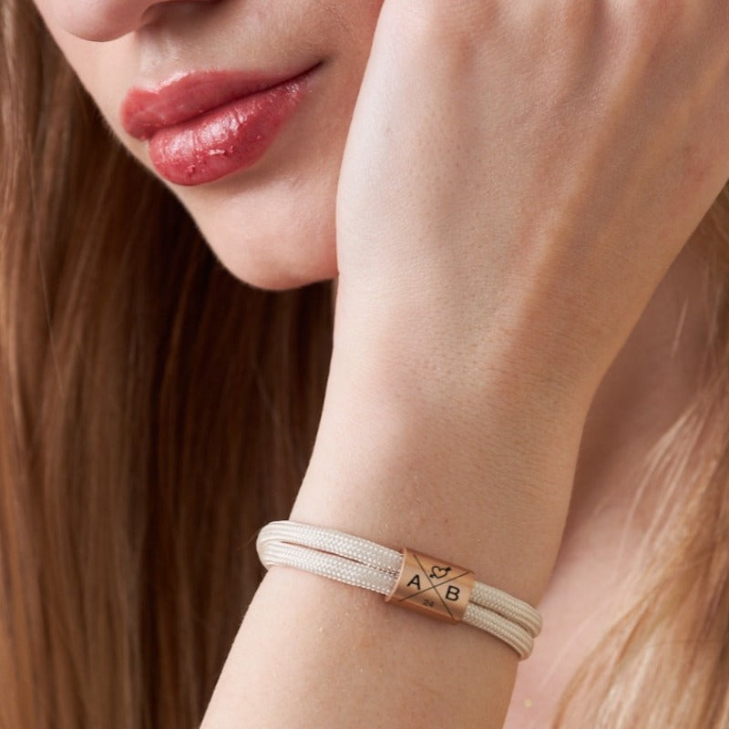 Pulsera de barra con colgante de girasol en forma de corazón de acero inoxidable chapado en oro de 18 quilates para mujer