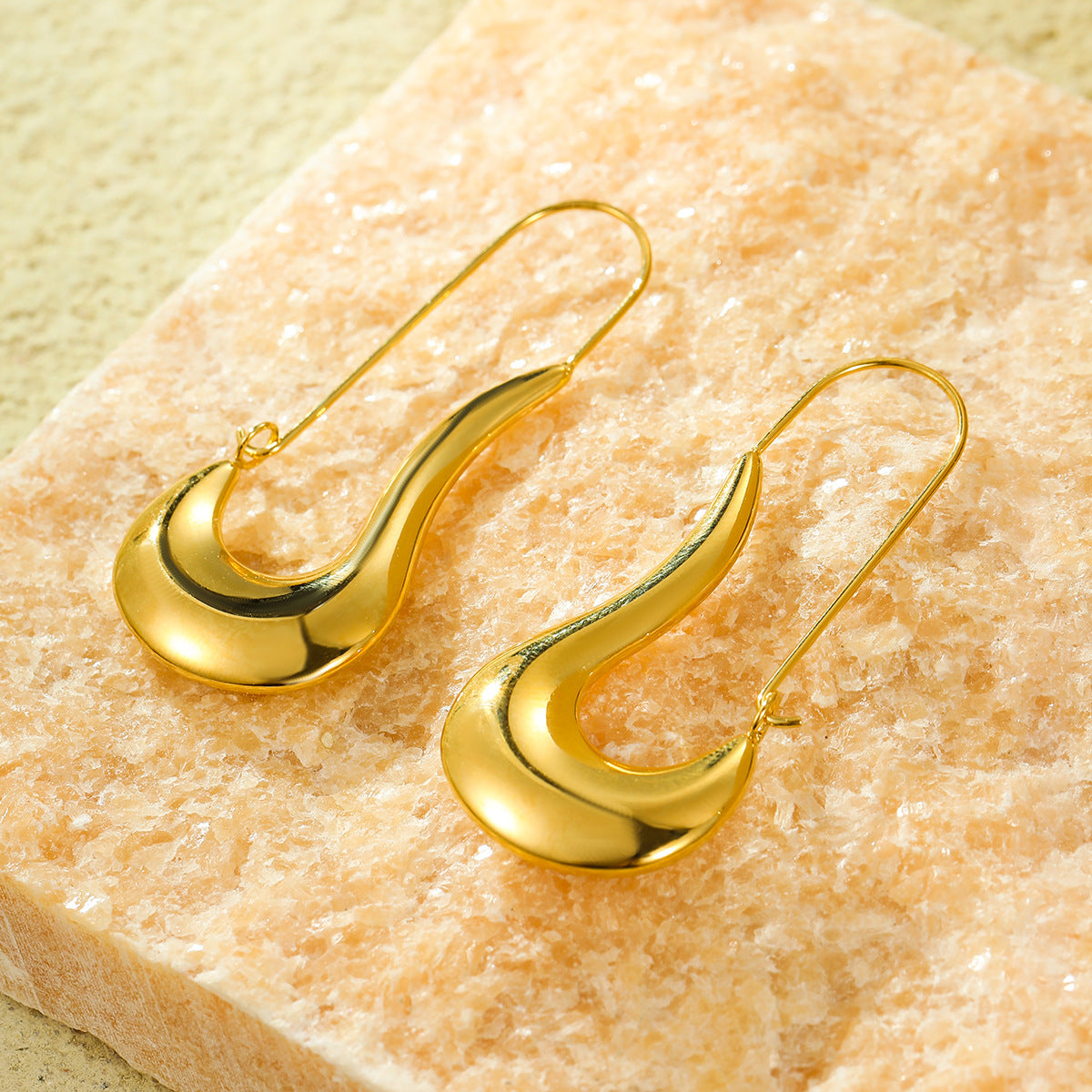 Orecchini asimmetrici a gancio in stile vintage in acciaio inossidabile con galvanizzazione per donna