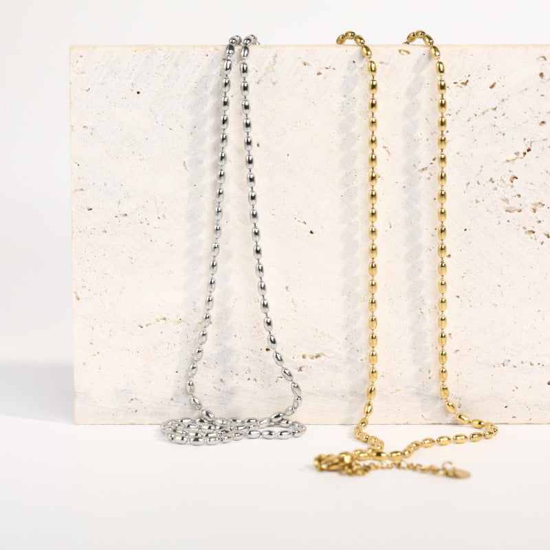 Collana da donna minimalista geometrica in acciaio al titanio galvanizzato con perle e catena liscia rotonda