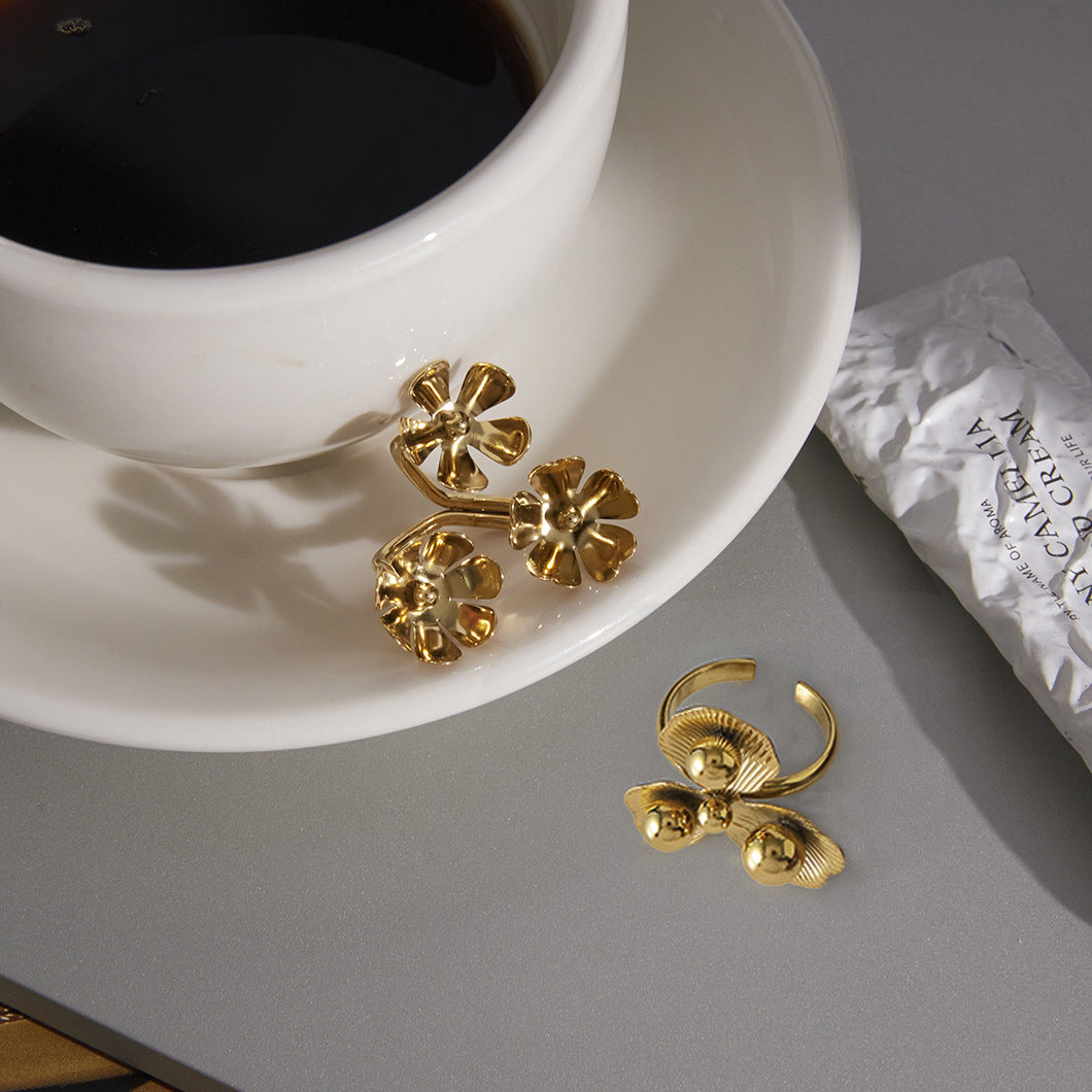 Elegante Anello da Donna in Acciaio Inossidabile Dorato con Motivo Geometrico Floreale