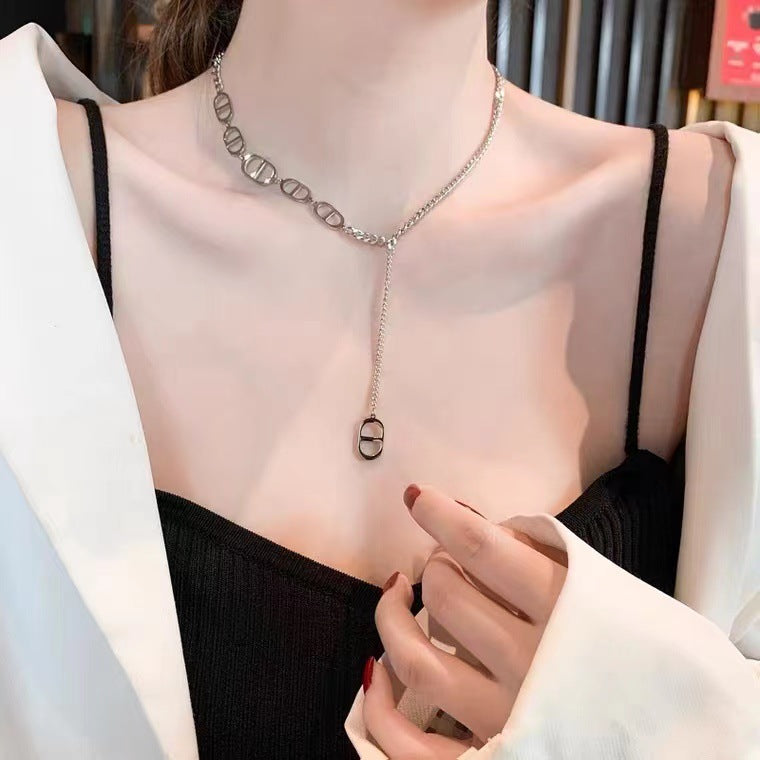 Collana pendente con quadrifoglio in acciaio al titanio placcato oro rosa 18 carati minimalista di lusso da donna