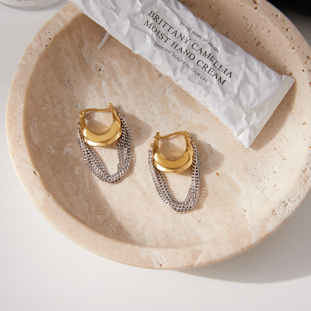 Orecchini geometrici a nappa in acciaio inossidabile con placcatura in oro per donna, orecchini a clip alla moda e sofisticati
