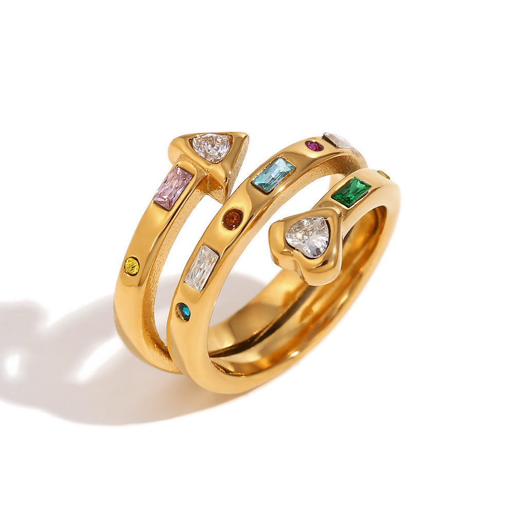 Anello da donna minimalista a forma di cuore e freccia in acciaio inossidabile con placcatura in oro 18K e dettagli in zirconi