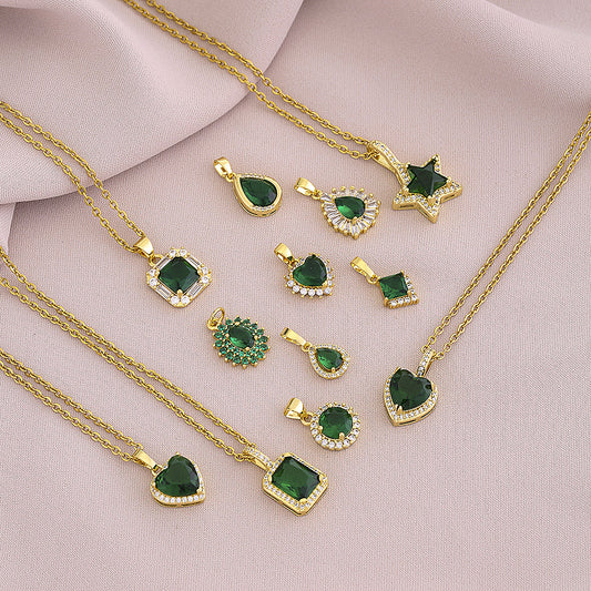 Elegante Collar con Colgante Geométrico Esmeralda para Mujer en Cobre con Acabado Chapado, Cadena Gargantilla Minimalista Estilo Guardapelo