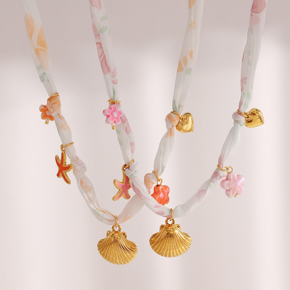 Elegante Collana con Ciondolo a Cuore in Acciaio Inossidabile, Placcatura in Oro 18K e Intarsio in Conchiglia Naturale, da Donna