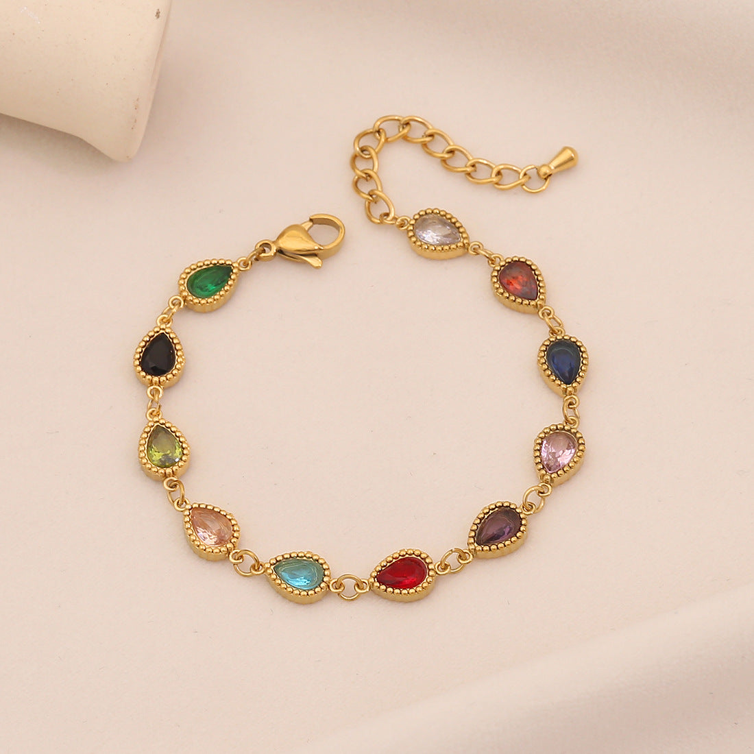 Pulsera de acero inoxidable chapado con forma de gota de agua minimalista a la moda para mujer