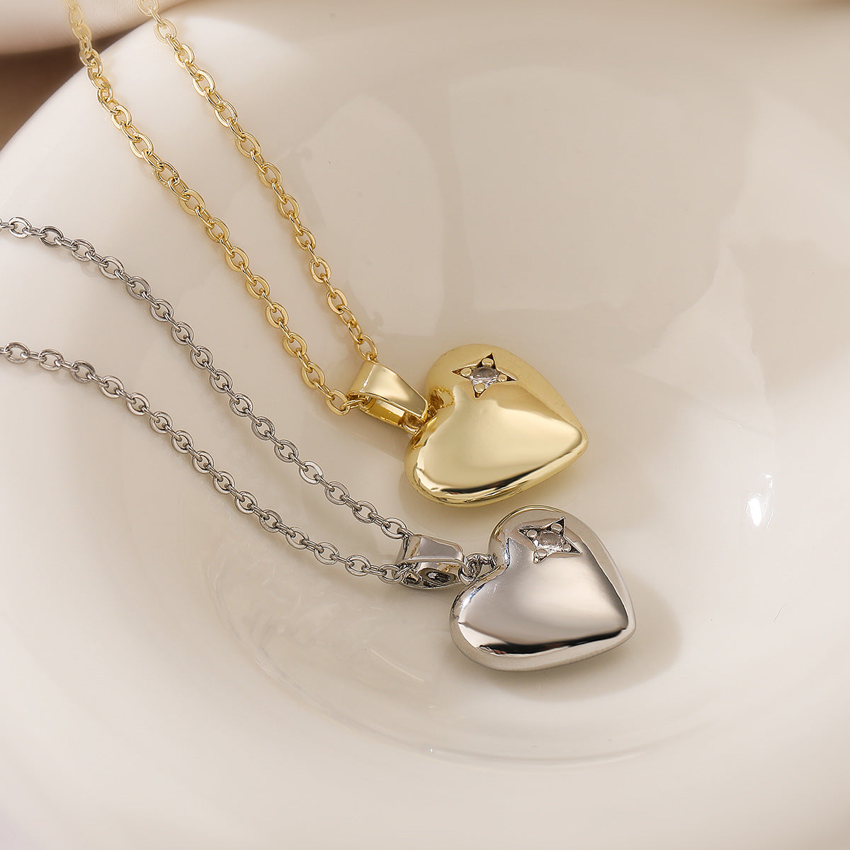 Minimalist Heart-Shaped Copper Pendant Necklace with Gold Plating and Zircon Inlay for Women
