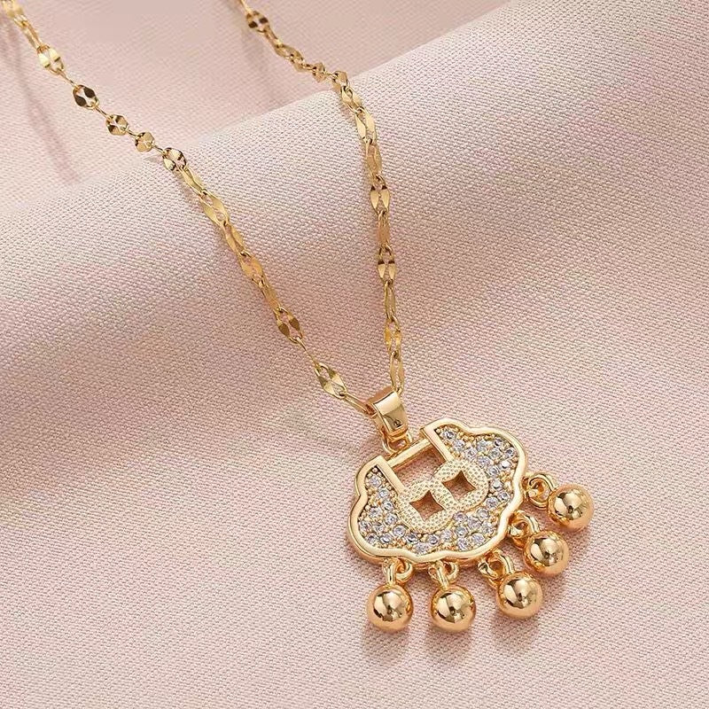Elegante Collana con Ciondolo Geometrico a Motivo Nuvola Cinese per Donna con Ciondolo a Lucchetto Placcato in Acciaio al Titanio e Ciondolo a Nappa su Catena Lip