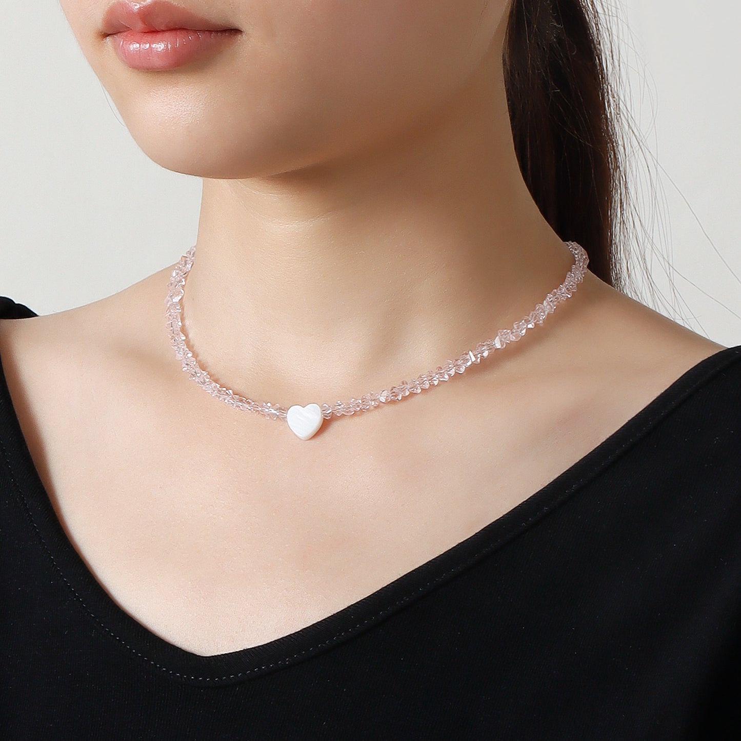Collar Minimalista de Cuentas de Cristal con Forma de Corazón para Mujer con Colgante de Aleación Chapado en Oro y Delicada Cadena para Clavícula