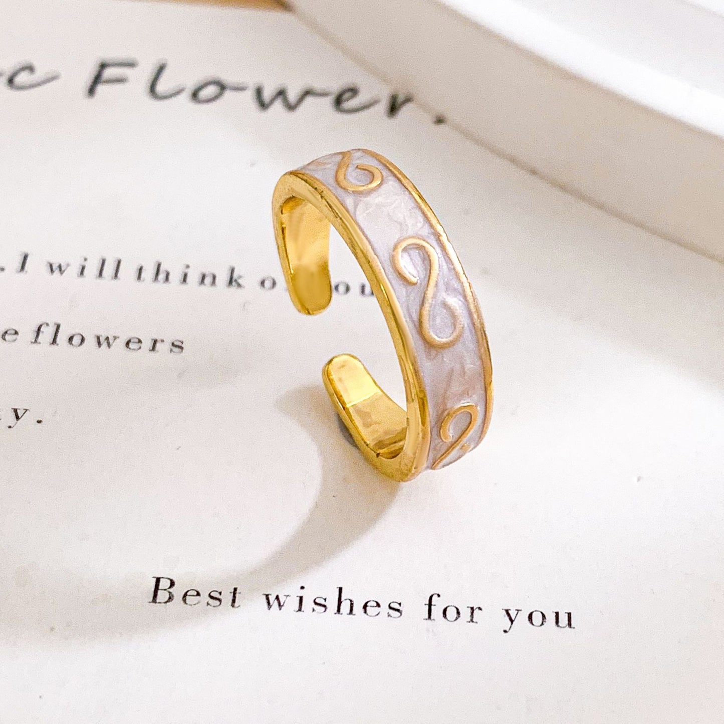 Anello aperto regolabile da donna placcato oro con motivo a cuore minimalista