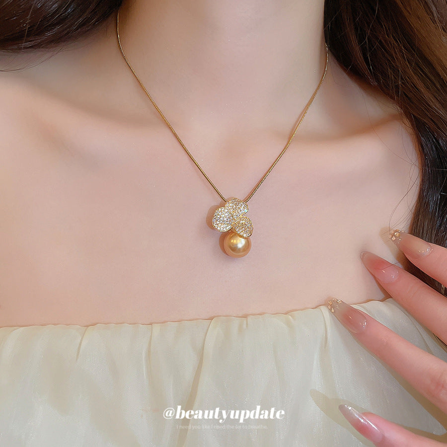 Elegante collana francese vintage con perle floreali e intarsio di zirconi per donne, delicata catena per clavicola in stile lussuoso