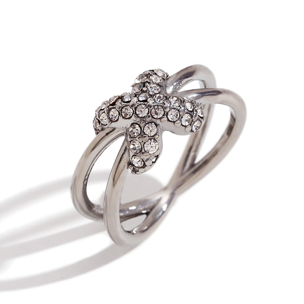 Anello alla moda da donna a cuore geometrico in acciaio inossidabile con placcatura in oro 18 carati e micro incastonatura