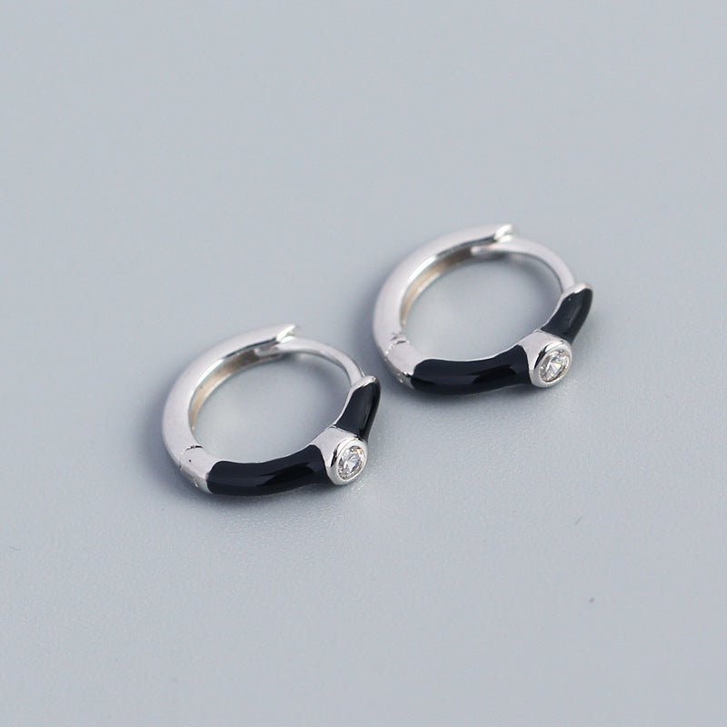 Orecchini a Cerchio Minimalisti Dolci in Argento Sterling 925 con Dettagli Geometrici e Smalto a Goccia Micro-incastonati