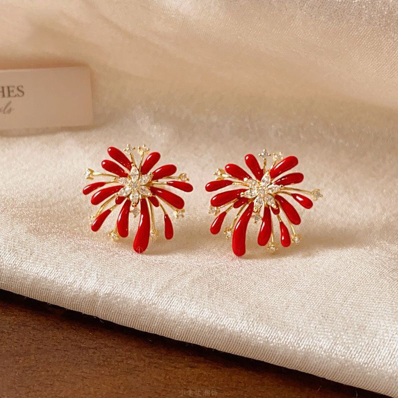 Pendientes de tuerca de aleación con forma de flor de lujo estilo retro de Hong Kong con acabado esmaltado y postes de acero inoxidable para mujer