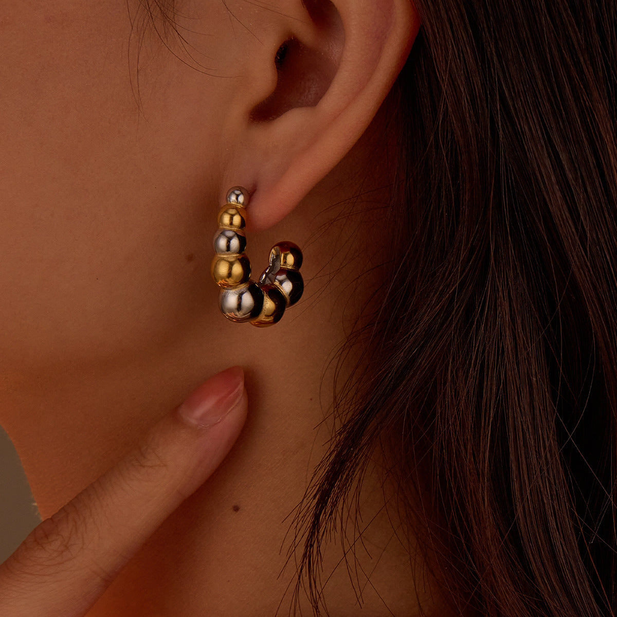 Pendientes geométricos de acero inoxidable con bloques de color y baño de oro de 18 quilates para mujer — Diseño elegante ideal para la oficina