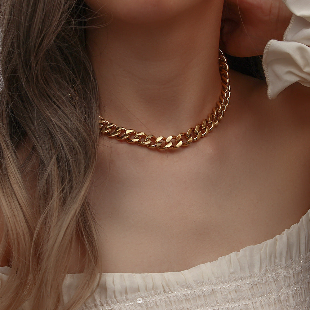 Fashionable Geometric Stainless Steel Pendant Necklace with Plated Finish for Women Locket Chain