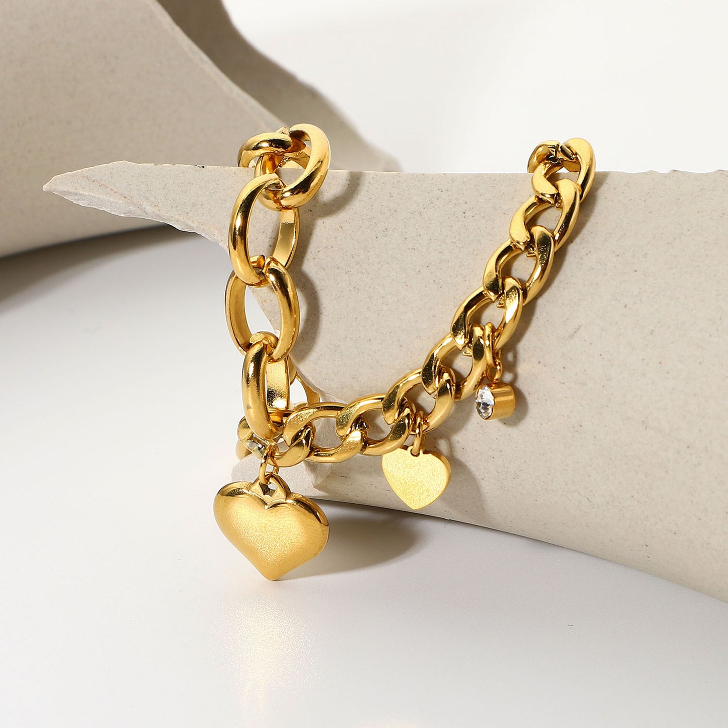 Ins Style Heart-Shaped Cubic Zirconia Pendant Bracelet with Oval Cuban Link Chain in 18K Gold-Plated Stainless Steel for Women