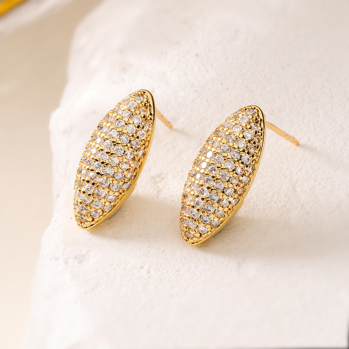 Orecchini Geometrici da Donna in Rame con Placcatura in Oro 18K e Intarsio di Zirconi