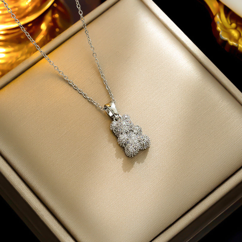 Collana con Ciondolo a Orsetto Dolce e Audace per Donna in Acciaio al Titanio con Intarsio di Strass, Design Minimalista a Catena O