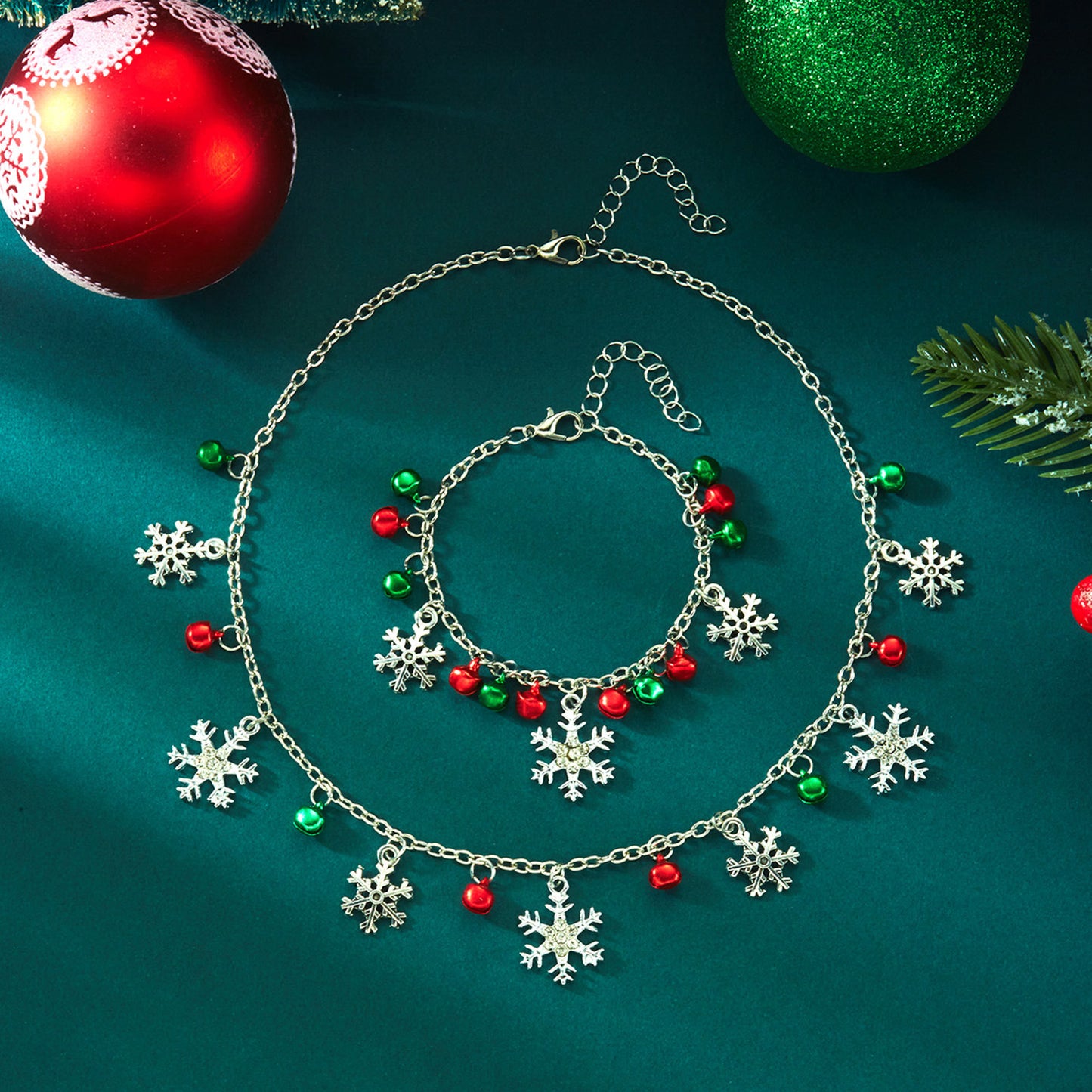 Juego de collares minimalistas de copo de nieve y campana de Navidad con dije de aleación y cadena O para mujer