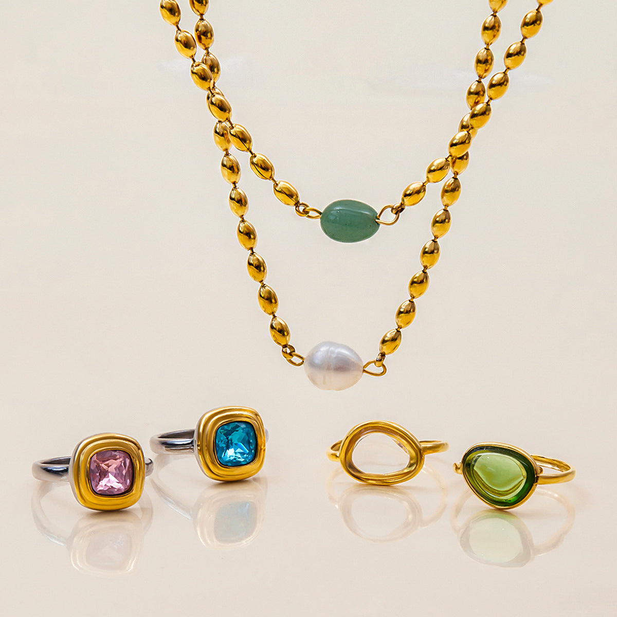 Collana minimalista da donna con ciondolo di perla, perle in acciaio al titanio e catena in acciaio inossidabile placcato oro