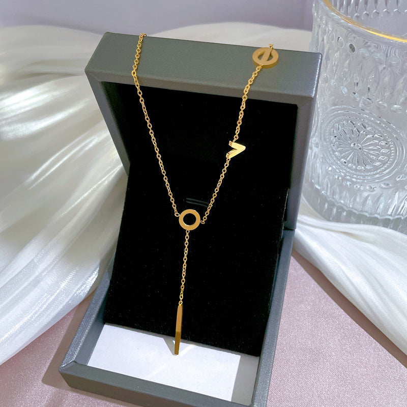 Collana a girocollo geometrica minimalista in acciaio al titanio con ciondolo floreale