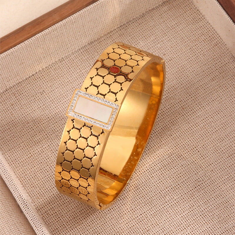 Elegant 18K Gold Plated Geometric Round Titanium Steel Bracelet