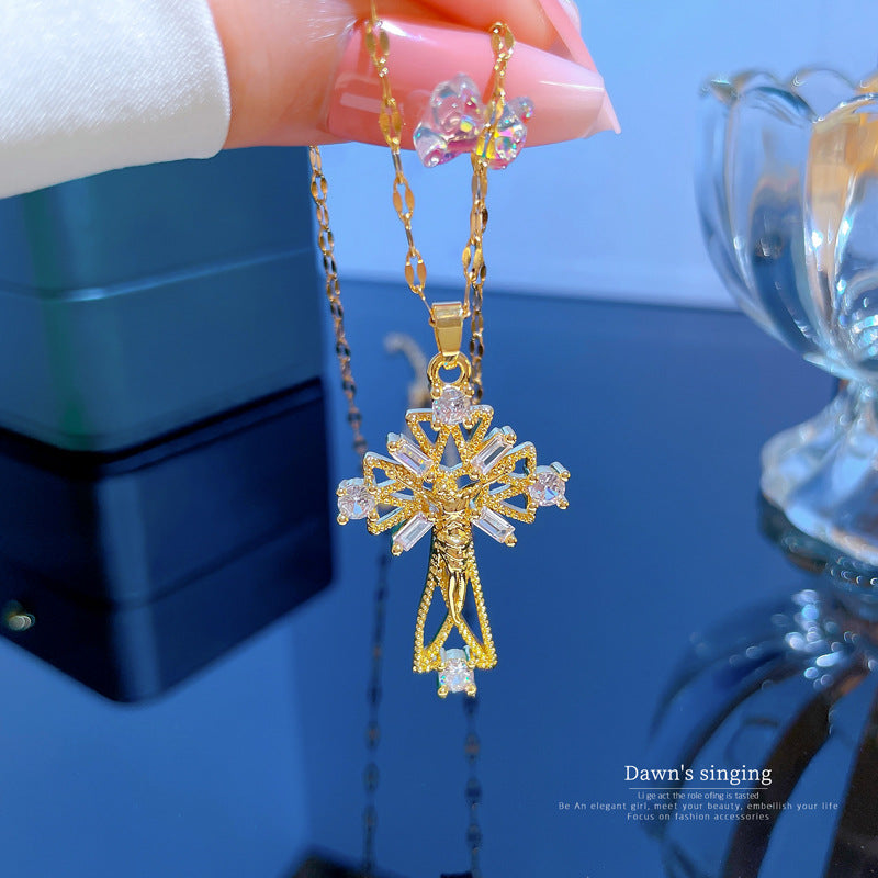 Collana con ciondolo a croce geometrica minimalista in acciaio al titanio con accento placcato oro micro-pavé per uomo e donna