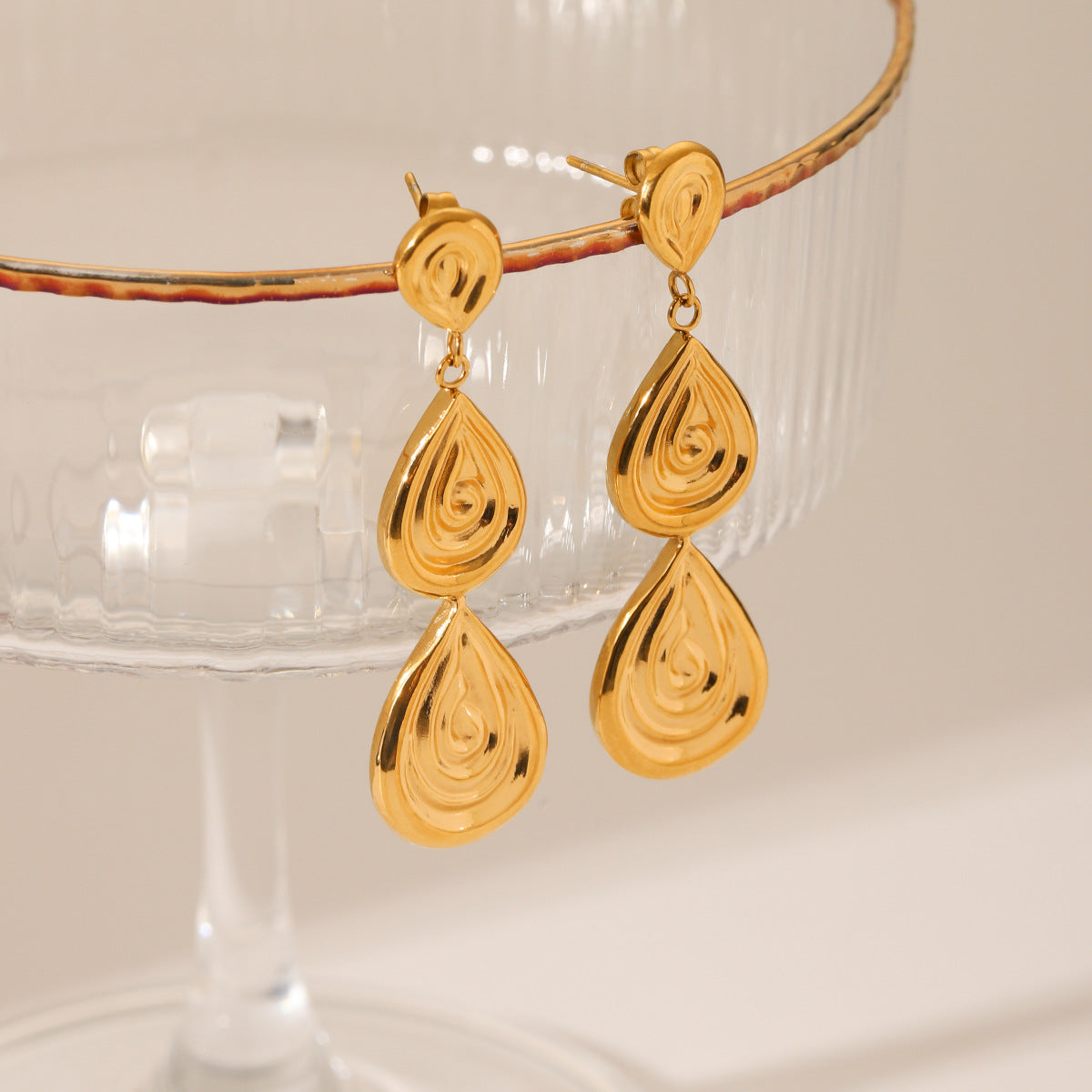 Orecchini da donna in acciaio inossidabile placcati oro 18 carati a goccia geometrica stile Instagram