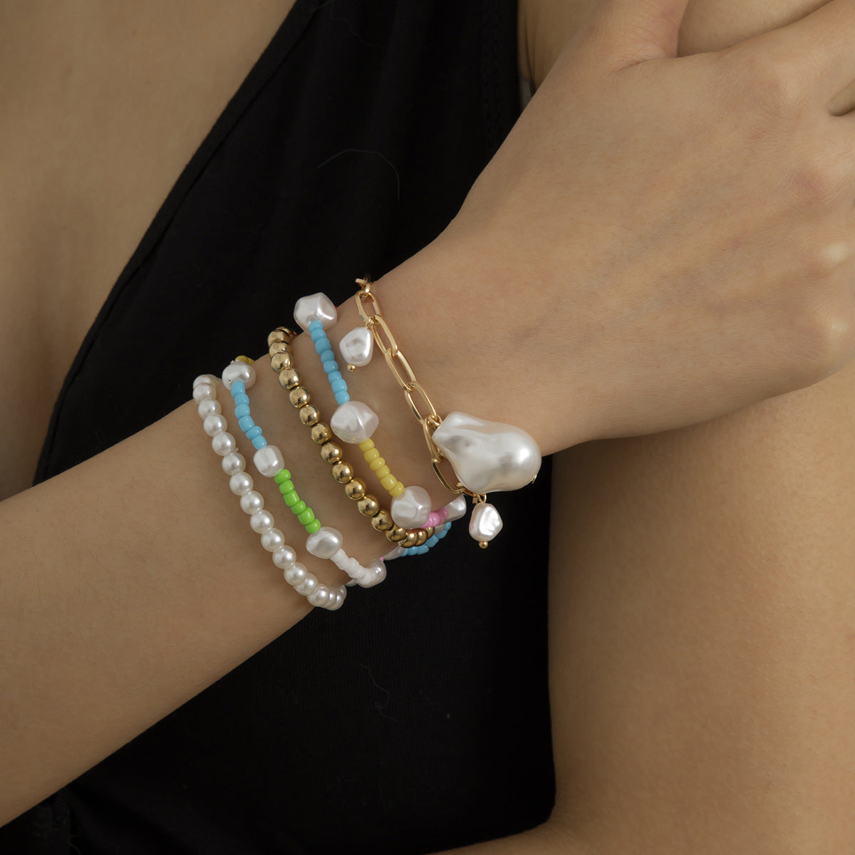 Vintage Bohemian Ethnic Floral Alloy Bracelet with Pearl and Gemstone Inlay for Women