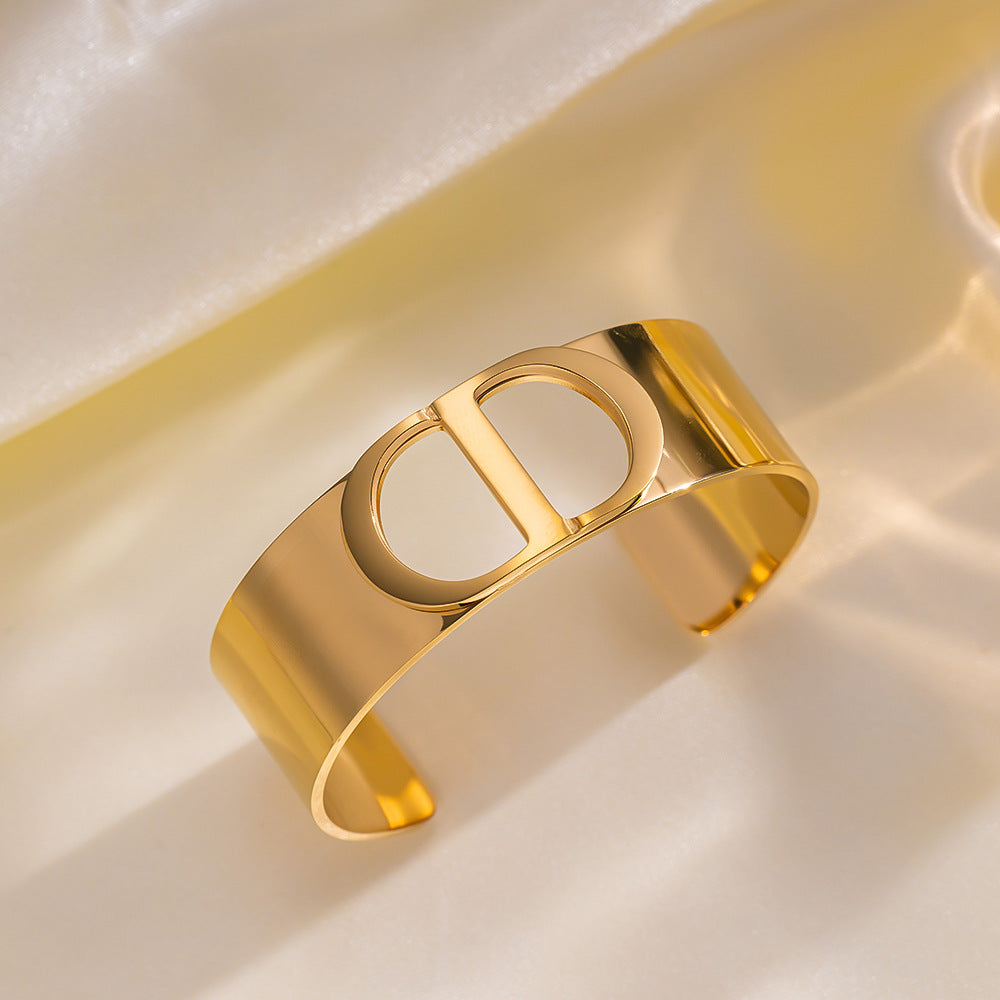 Fashionable C-Shaped Wide Titanium Steel Bracelet with 18K Gold Plating, Hypoallergenic and Tarnish-Resistant for Everyday Wear