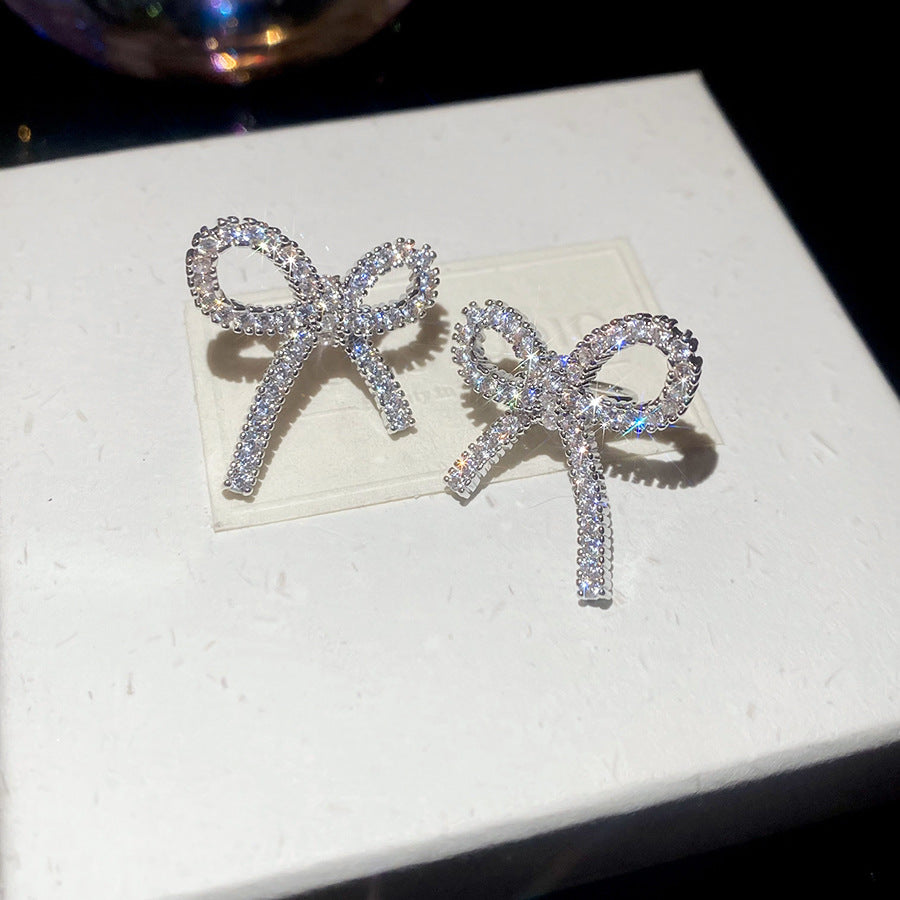 Orecchini a clip di lusso a forma di fiocco geometrico da donna con intarsio in zircone in rame