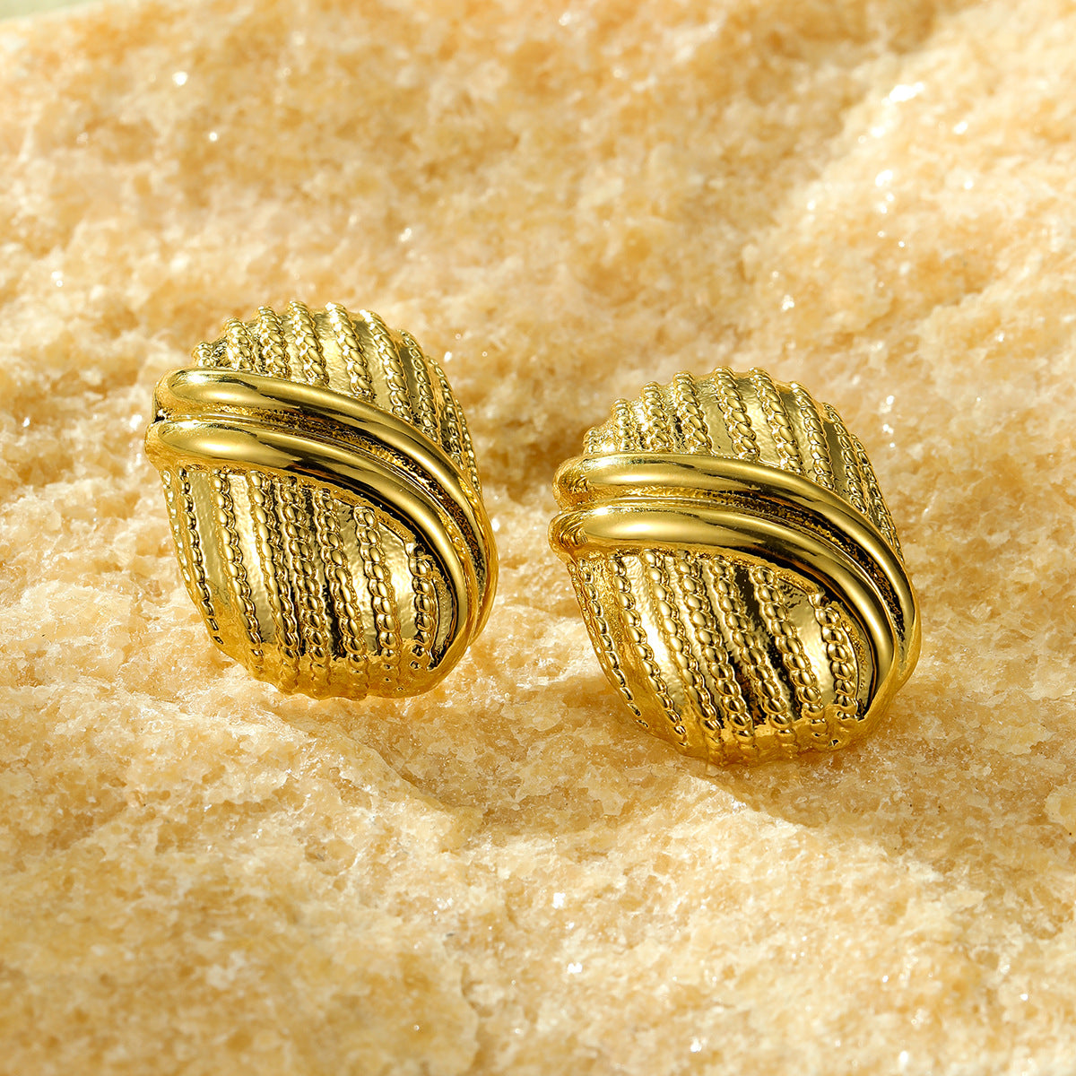 Orecchini da donna quadrati geometrici testurizzati in acciaio inossidabile placcato oro 18K, stile vintage