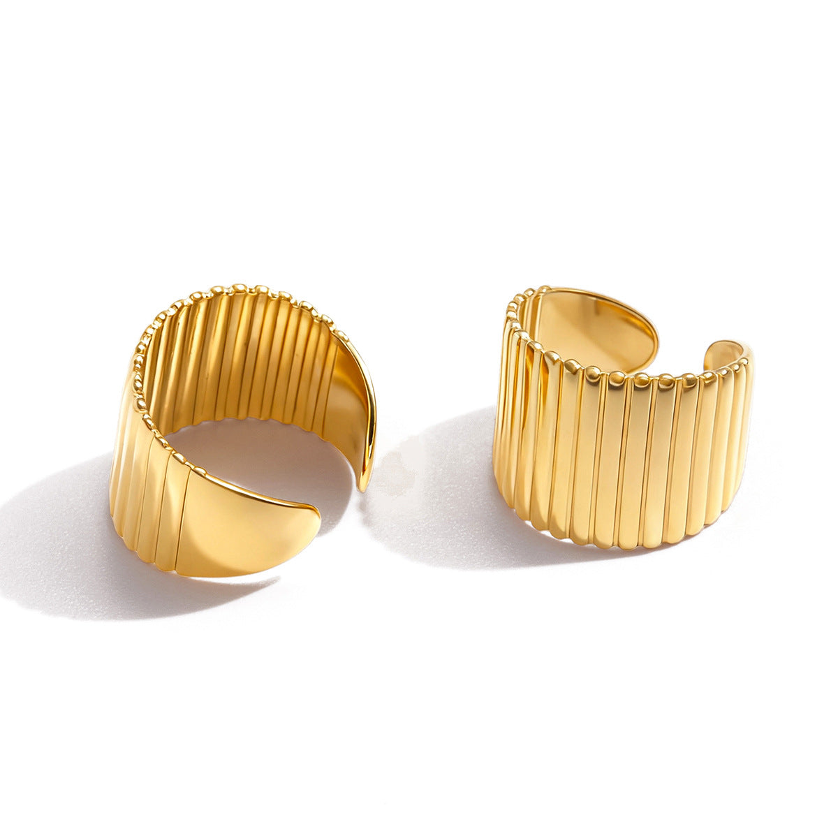 Arete de oreja de acero inoxidable geométrico minimalista para mujer con chapado en oro PVD al vacío, sin perforaciones, joyería ligera y lujosa para la oreja