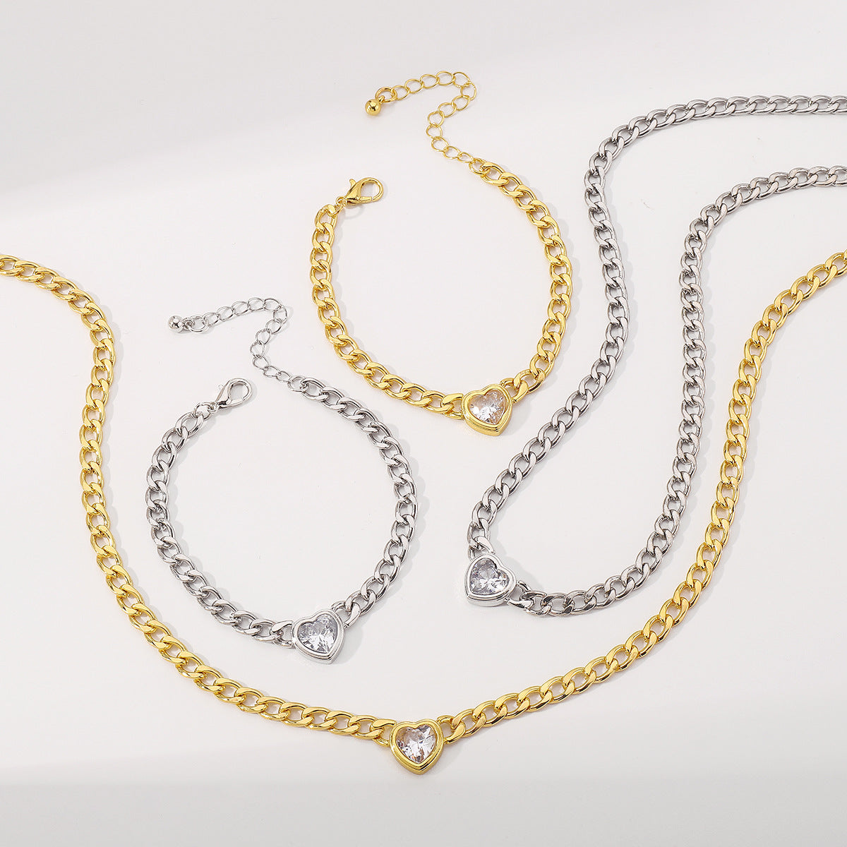 Bracciale Vintage in Lega a Cuore con Strass per Donna, Finitura Placcata, Design Geometrico Minimalista