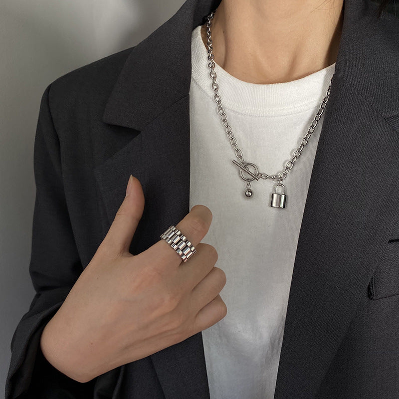 Collar con colgante de candado geométrico de acero de titanio para hombre y mujer con diseño de cadena cruzada
