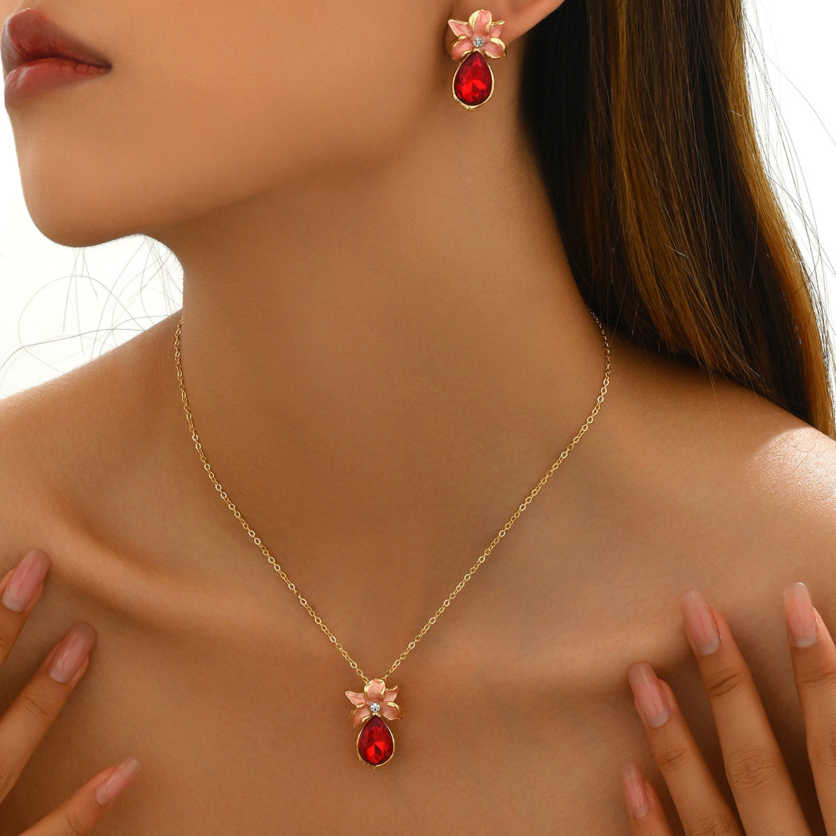 Collar con colgante floral minimalista con incrustaciones de circonita en cadena de cobre para mujer