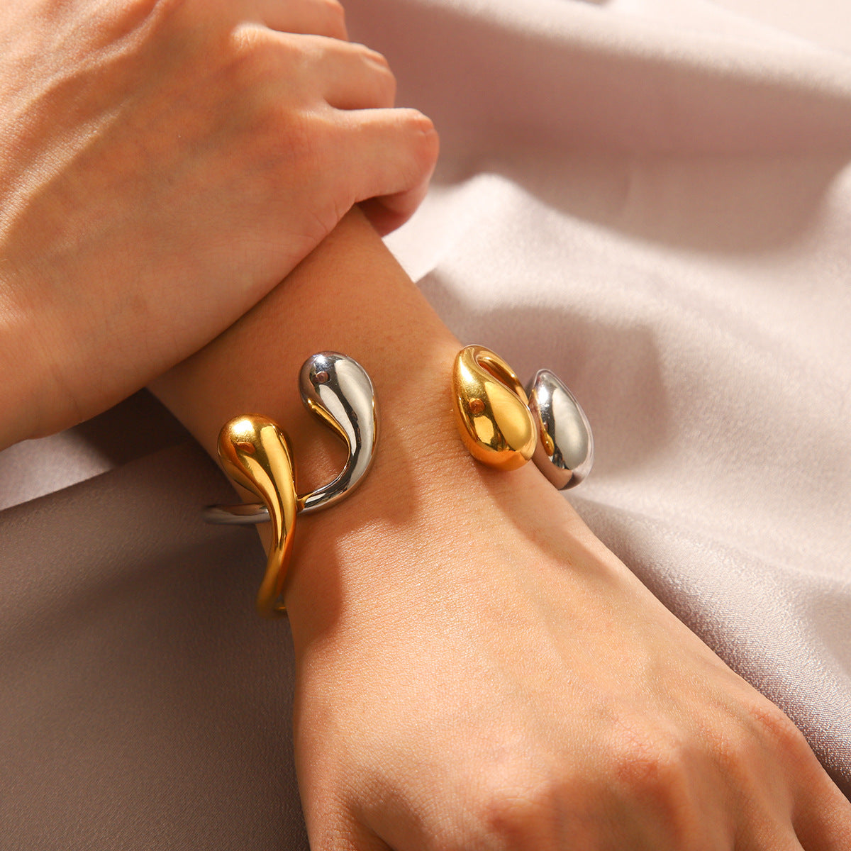 Fashionable Asymmetric Open Cuff Bracelet 18K Gold Plated Stainless Steel Trendy Hand Jewelry