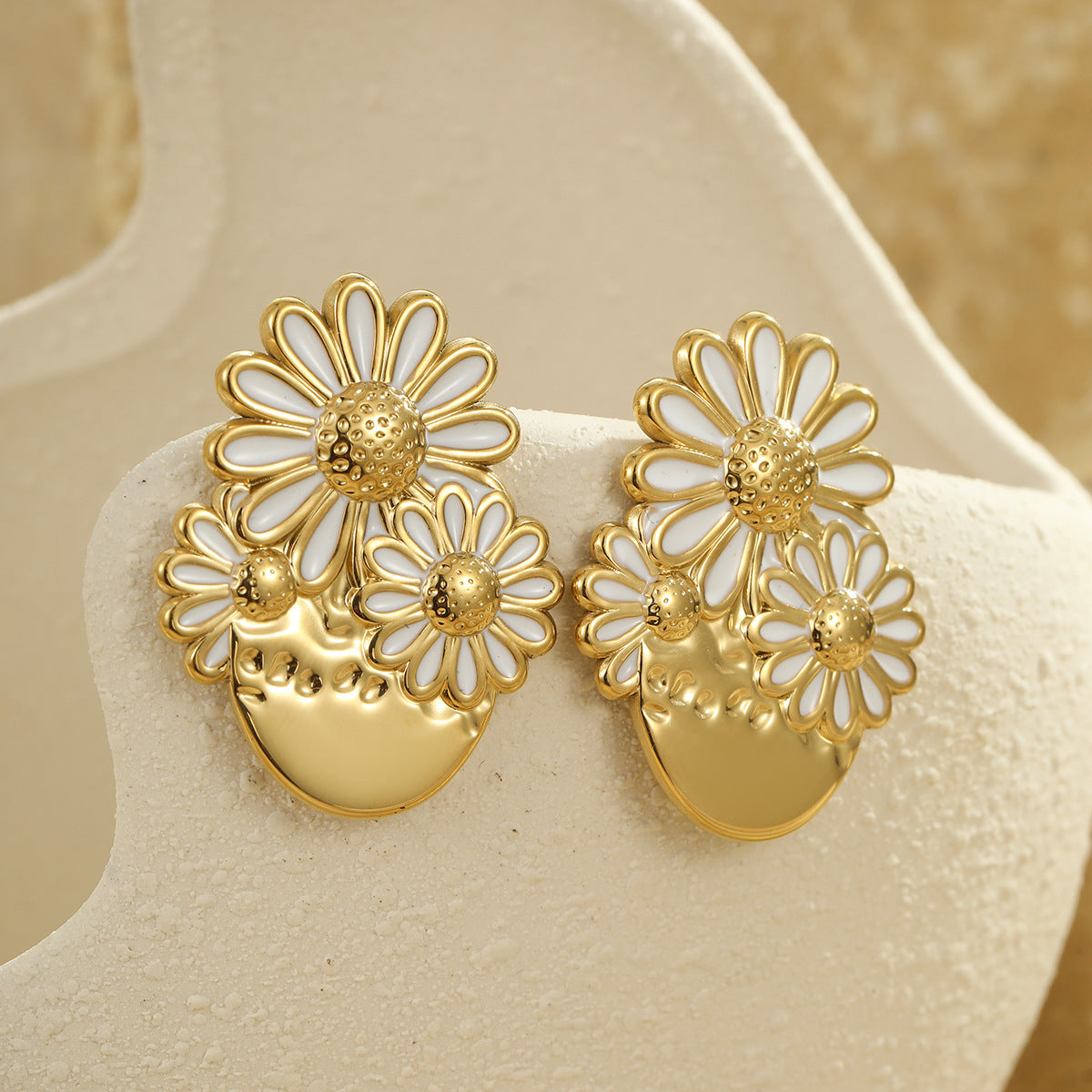 Fashionable Sunflower-Shaped Earrings in Titanium Steel with 18K Gold Plating for Women
