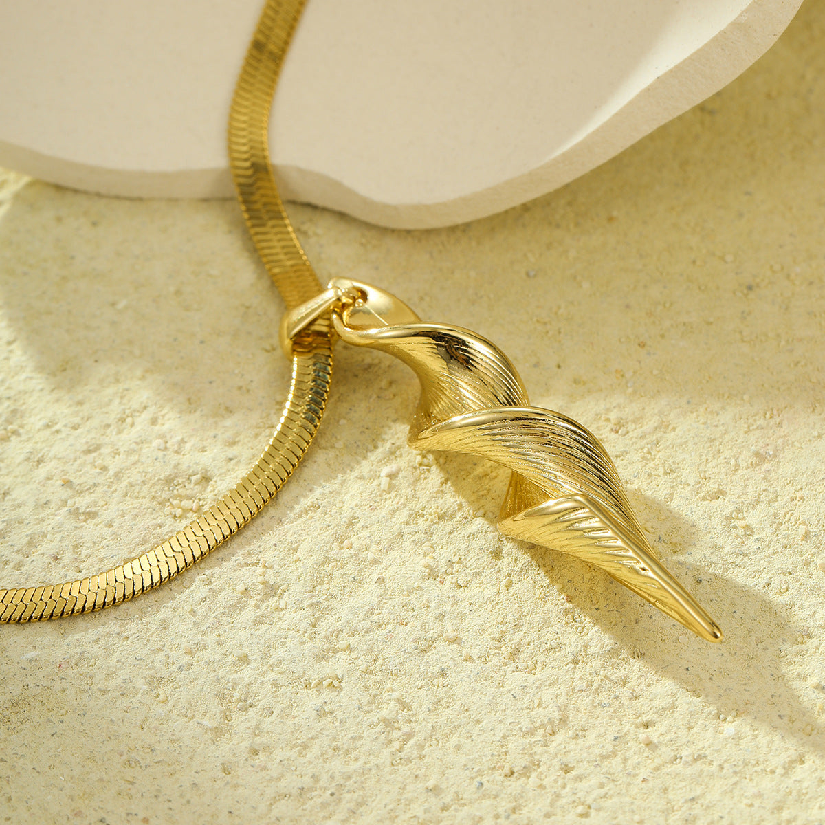 Collana con catena a serpente intrecciata geometrica alla moda in acciaio inossidabile da donna