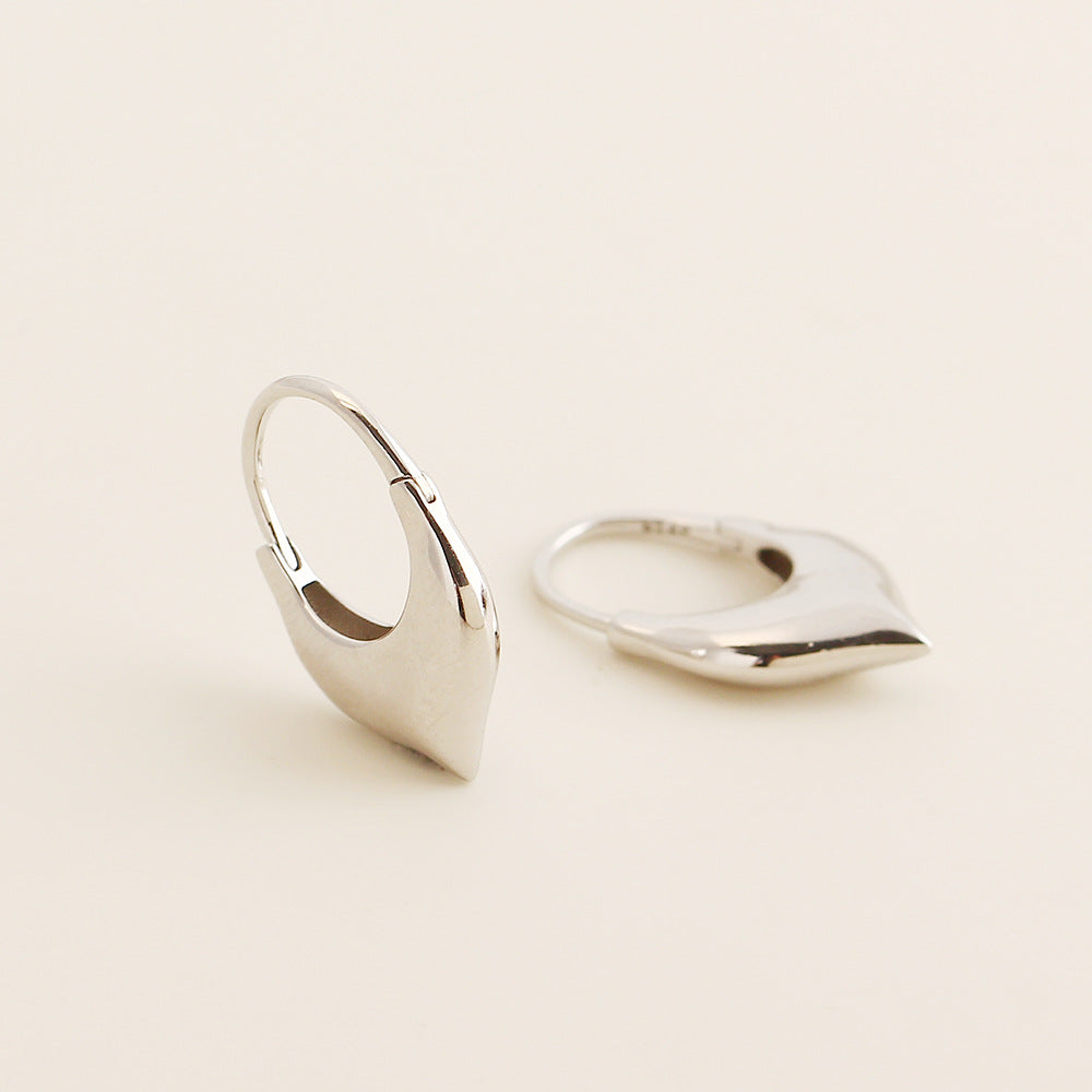 Pendientes de aro de plata de ley S925 con forma de corazón, estilo dulce y atrevido, con acabado chapado para mujer