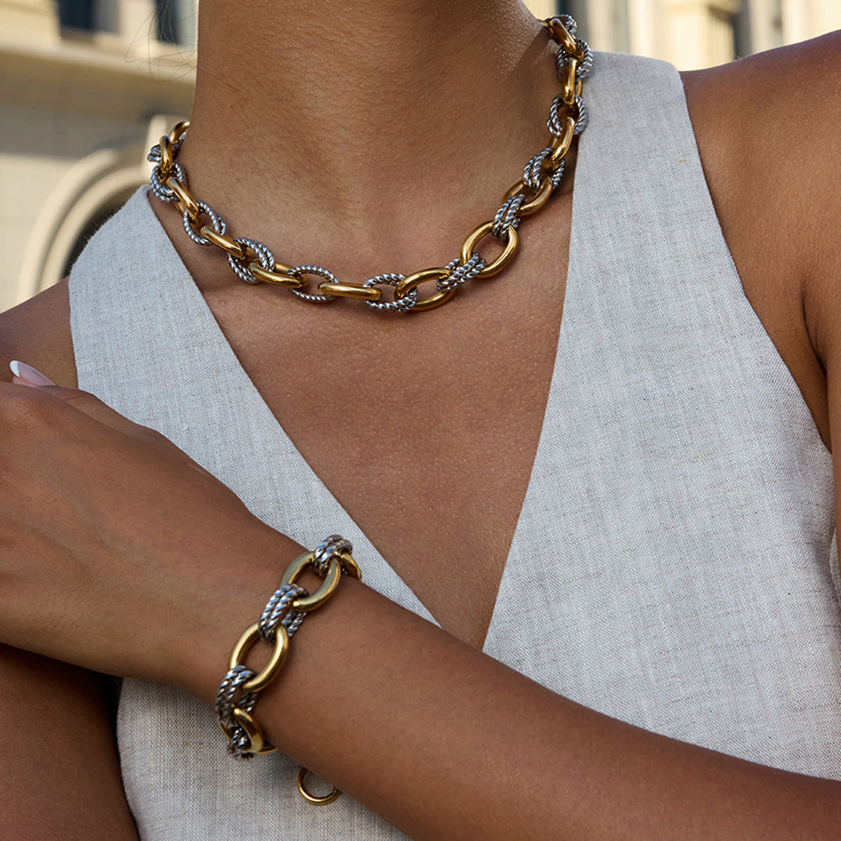 Pulsera Geométrica de Acero Inoxidable para Mujer con Estilo Minimalista Moderno y Estética Metálica