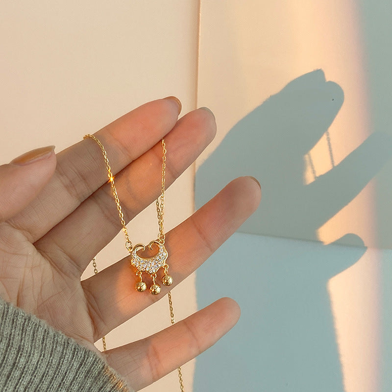 Collar Colgante Minimalista Chino de Candado de la Suerte para Mujer y Hombre en Acero de Titanio con Diseño Tradicional Auspicioso y Acabado Pulido