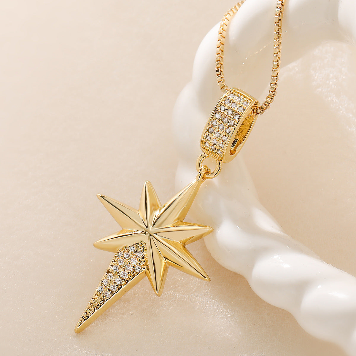 Minimalist Geometric Eight-Pointed Star Pendant Necklace for Women with Copper Base Plated in 18K Gold and Zircon Inlay