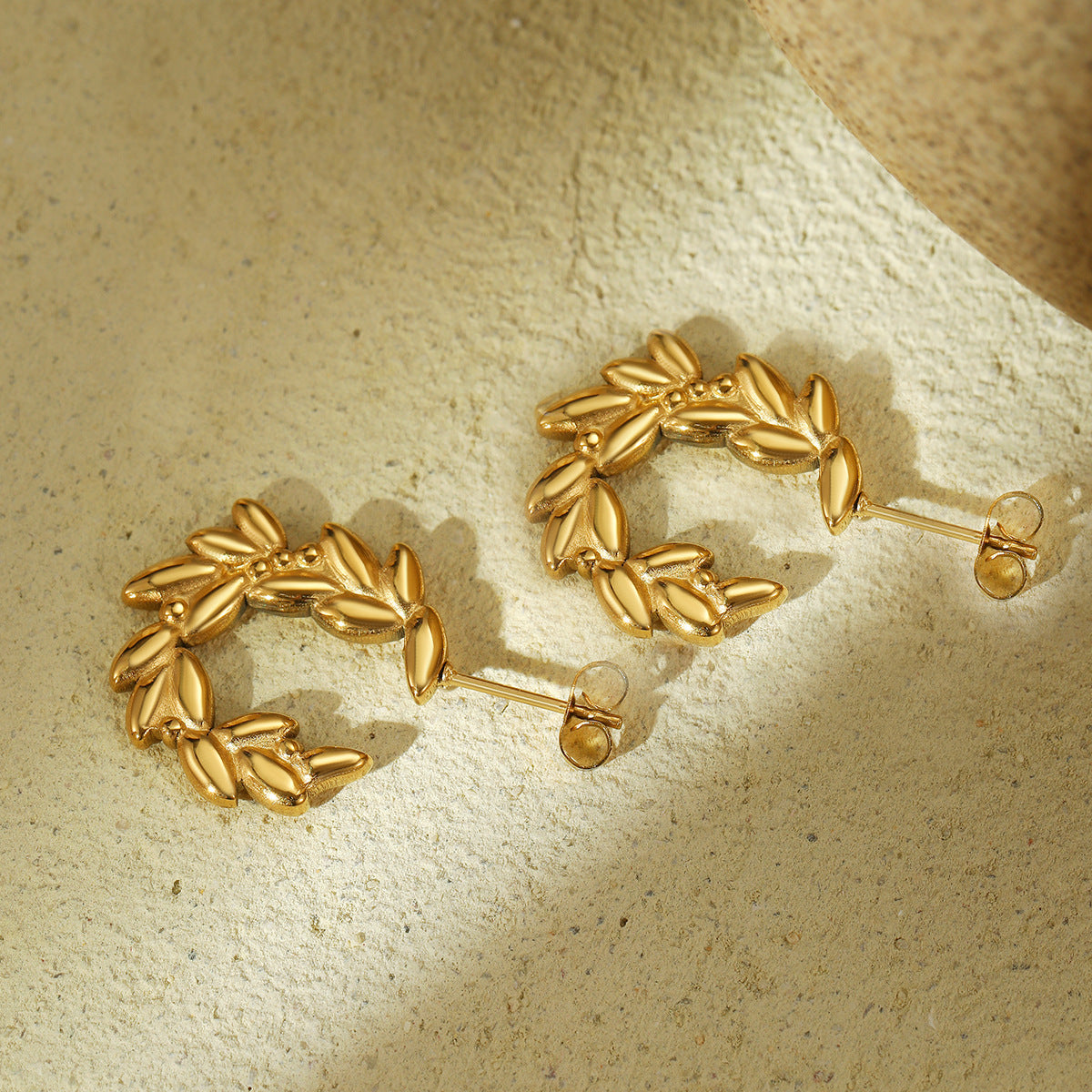 Pendientes Minimalistas de Acero Inoxidable con Forma de Espiga de Trigo Bañados en Oro para Mujer