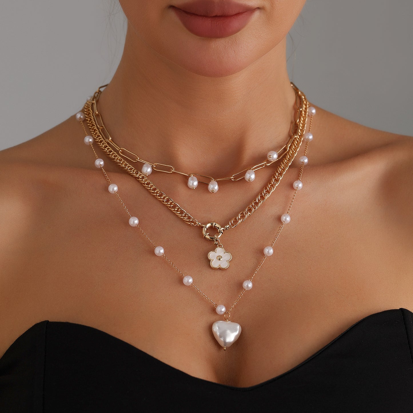 Vintage Floral Five-Petal Flower Heart Pendant Necklace for Women Alloy Electroplated Clavicle Chain