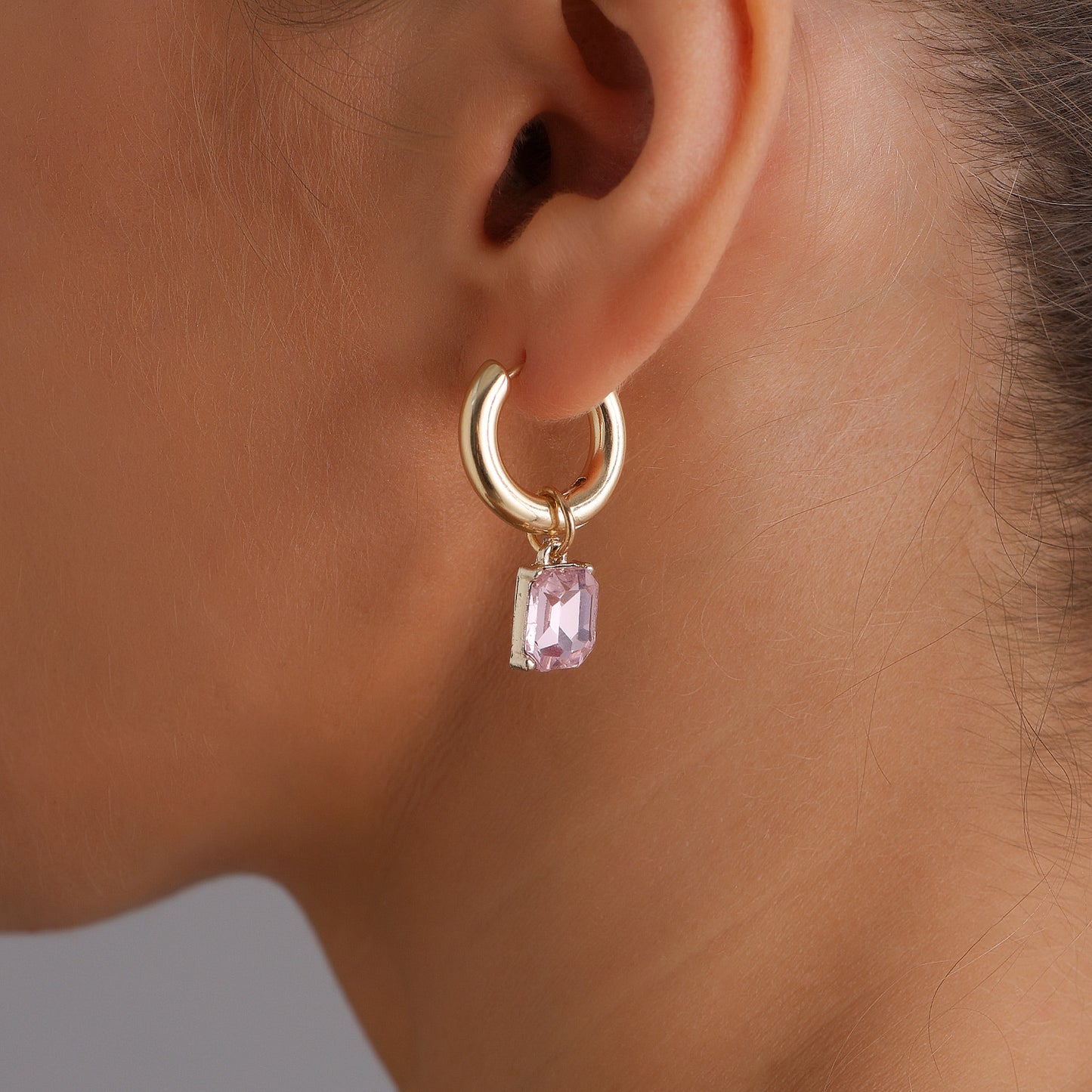 Elegante collana con ciondolo in lega geometrico e a forma di cuore con perline di cristallo e nappe per donna